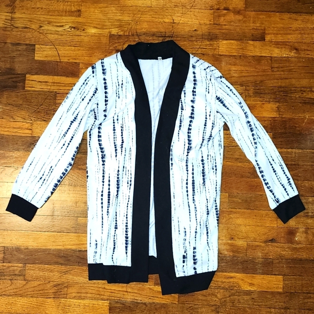Womens Black and White Design Cardigan